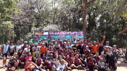 imagem mostra integrantes do Projeto DV na Trilha e do Na Bike com Dv reunidos para o partiu!